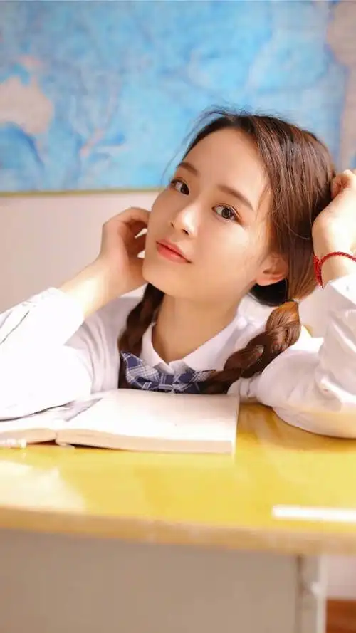 麻花辫美少女学生制服写真图片手机壁纸