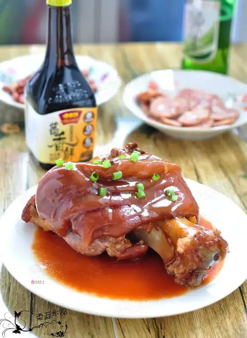 三个窍门做出大厨级别的红烧肘子