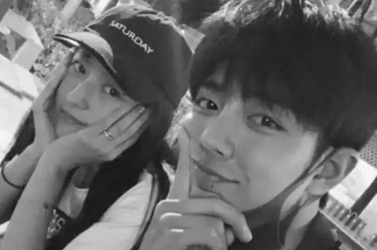 周雨彤怎么考上复旦大学的 周雨彤和肖战的关系是什么