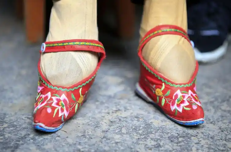 中国最后的小脚女人…三寸金莲,文字,摄影:刘忠仁於2017.2.28摄