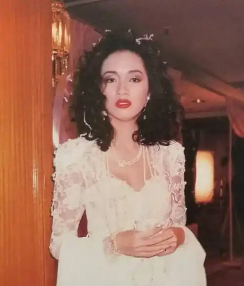 4岁登台40岁去世,"瞒"了观众37年,她的故事电影都不敢这么拍_梅艳芳