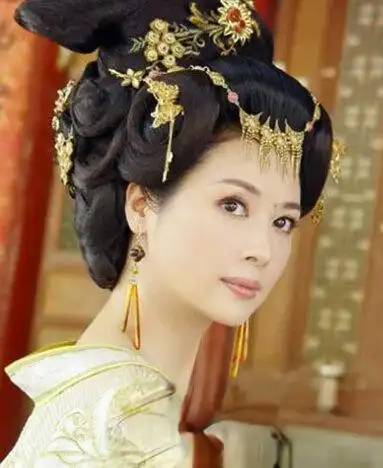 古装美女盘发发型效果图 时髦又洋气