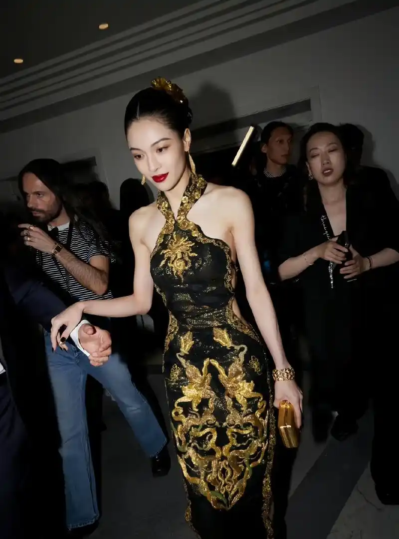 钟楚曦戛纳红毯# 97这位中国女星在戛纳电影节的红毯上可是大放