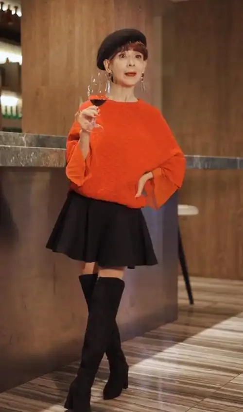 浙江女子82岁体态优雅,穿高跟鞋跳舞,94岁老伴儿与其共舞!