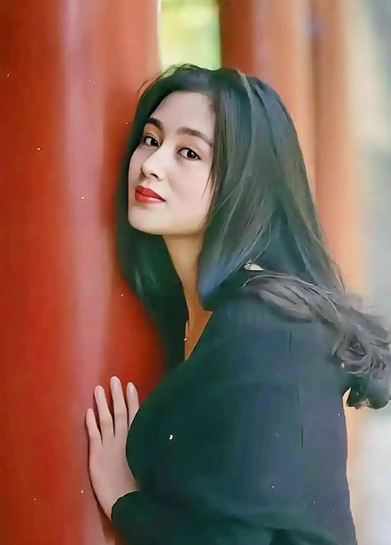 陈红年轻时的照片,真的一直是我们心目中清新美丽的嫦娥姐姐啊