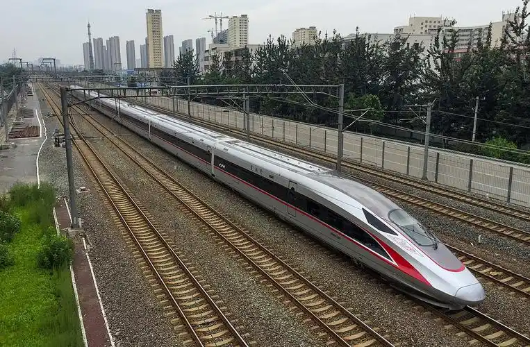 中国高铁竟飚出1468公里时速?网友炸锅了