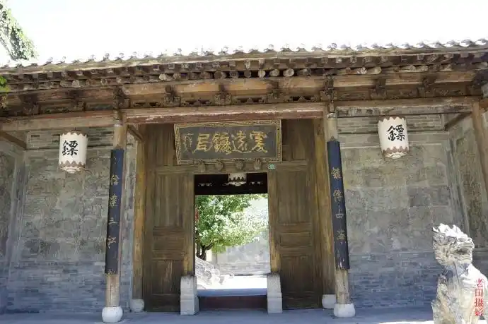 擅长:度假旅游 参与团队:马鸣风萧萧  展开全部 古北水镇震远镖局对联