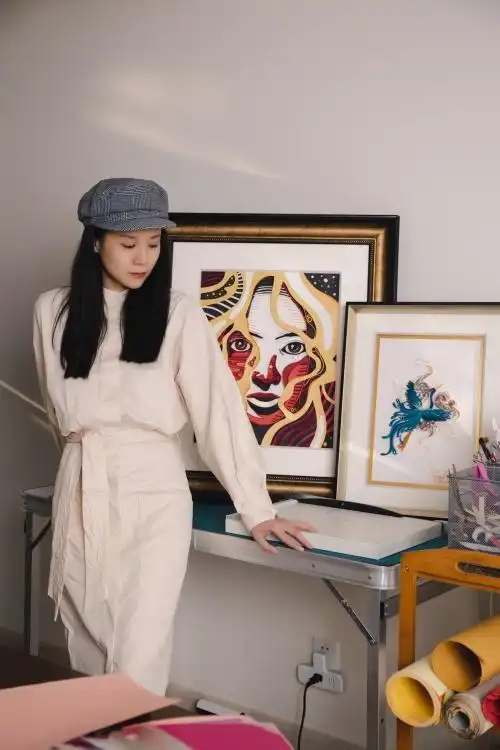 中国香港女艺术家陈颖瑜获美国第四界女艺术家大奖|艺术家_新浪新闻