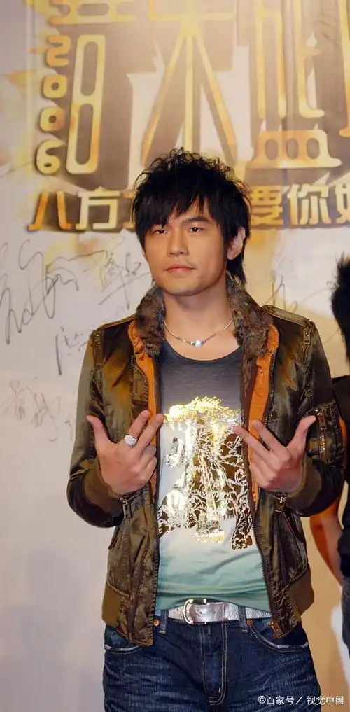 周杰伦从小透明到亚洲乐坛天王周董的成名之路究竟经历了什么