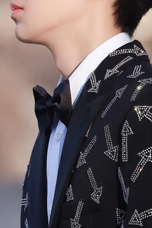 tfboys-王源|tfboys|喉结|王源_新浪新闻