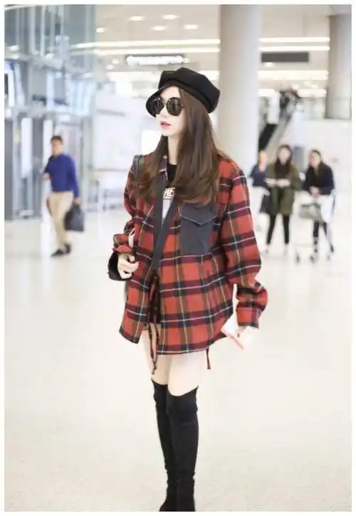 原创戚薇真的太会穿格纹外套搭配过膝靴时髦霸气大长腿超吸睛