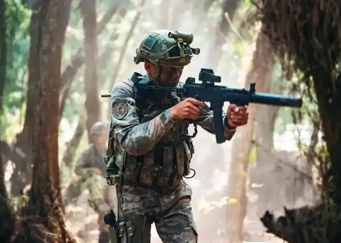 解放军的新步枪帅炸