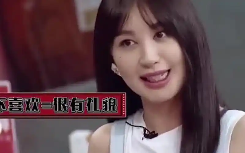 angelababy和黄晓明发文后李菲儿微博评论区十分精彩