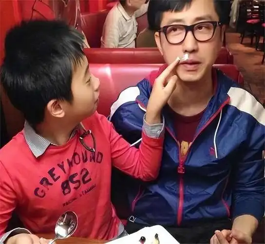 伊能静儿子恩利罕见放出童年照;发文庆贺爸爸庾澄庆63岁的生日!