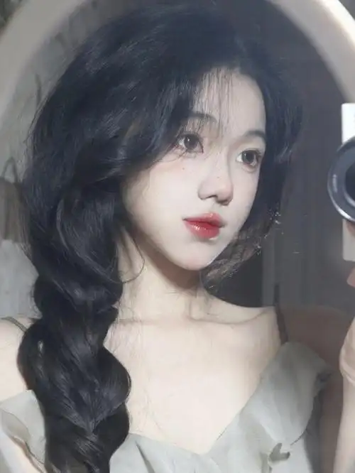 说一百遍单侧麻花辫是温柔漩涡清冷感满分