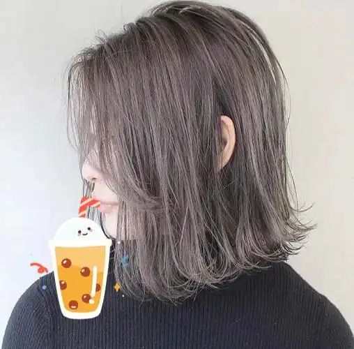 中短发烫发尾造型 发尾外翘十足减龄中短发发尾烫成外翘的效果,略微卷