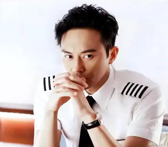 《声生不息》内地和香港组队模式开启,张智霖机长形象引回忆杀|王源