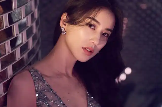 我的冬日ootd##黄圣依露背礼服拿捏住了