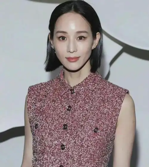 41岁张钧甯被曝年底结婚对象是马来西亚38岁导演引发网友热议