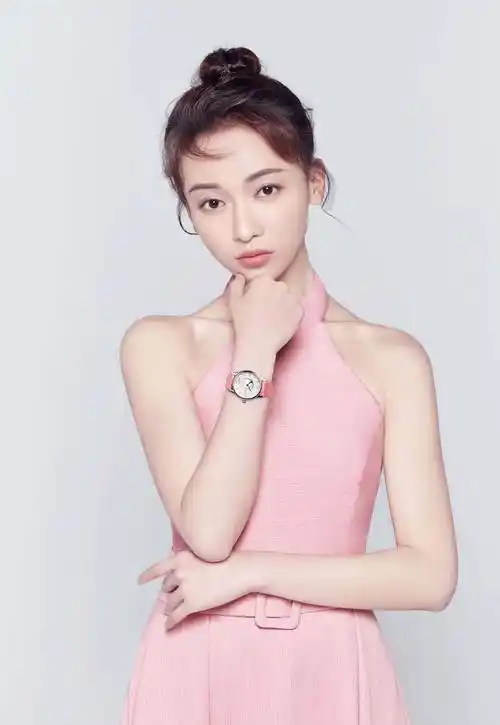 原创新晋女星吴谨言感情路坎坷交了多个男友皆是渣男还曾被家暴