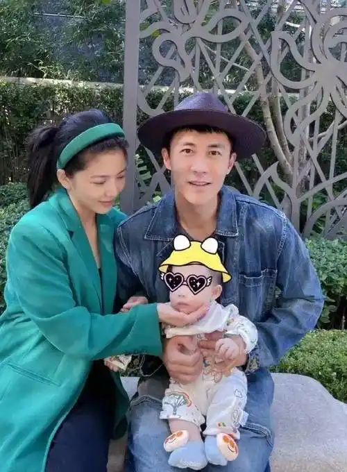 杜淳妻子王灿晒美照,穿抹身材大秀豪宅身材,笔直的长腿相当抢眼_照片_