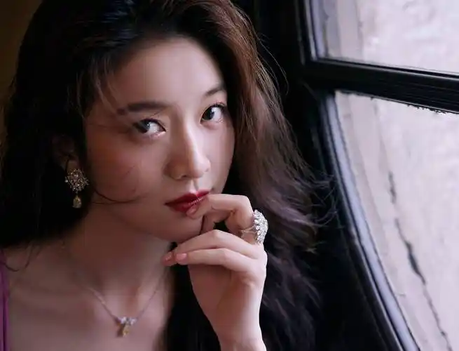 张雪迎粉色连衣裙造型_娱乐_舞台_才华