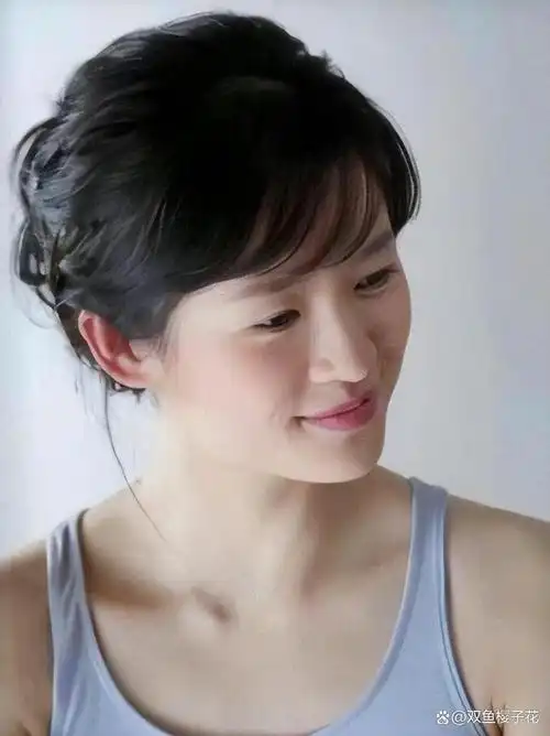 章子怡17岁时有多撩人?大学时期旧照曝光,这才是真正的玉女