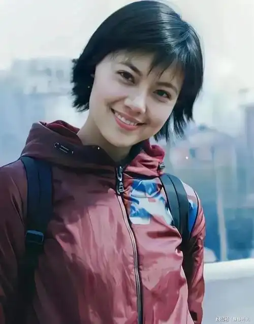 1996年17岁高圆圆的留影