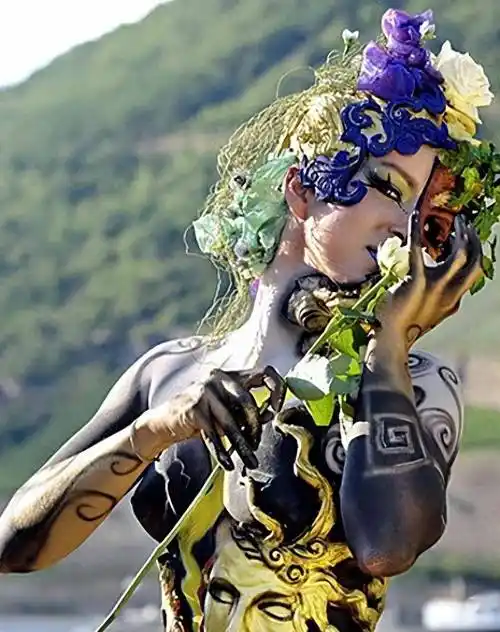 "最红裸模"张筱雨,出道一年拍21套人体写真,今38岁仍孤身一人