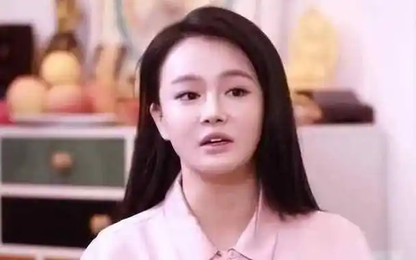 冉莹颖靠性感着装为老公引流量吸金甘心做丈夫的贤内助