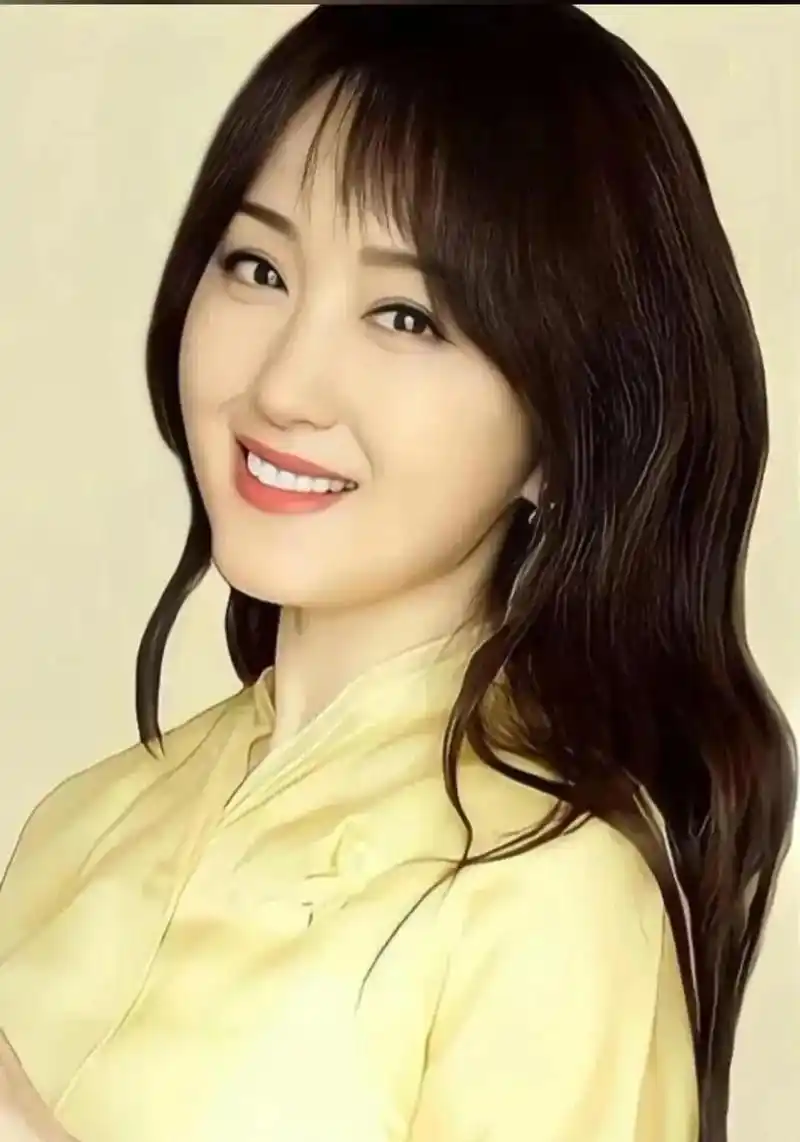 甜歌皇后杨钰莹,温柔甜美,温婉秀丽的写真集!__财经头条