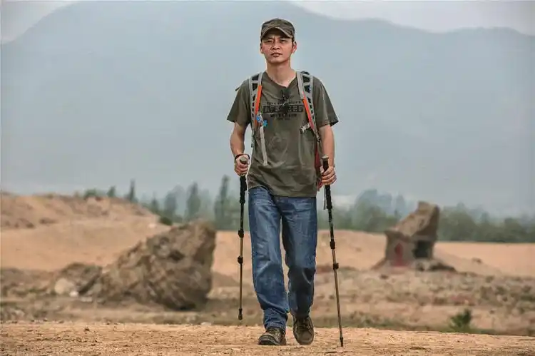 科技 正文 杨柳松是一位疯狂的自然探索者,同时是一个内心强大的户外