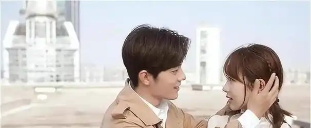 同样演肖战的"亲密伴侣",李沁和小紫对比,差别就出来了