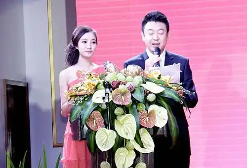 主演林好变身美女主持日前,由云南省省委宣传部,北京