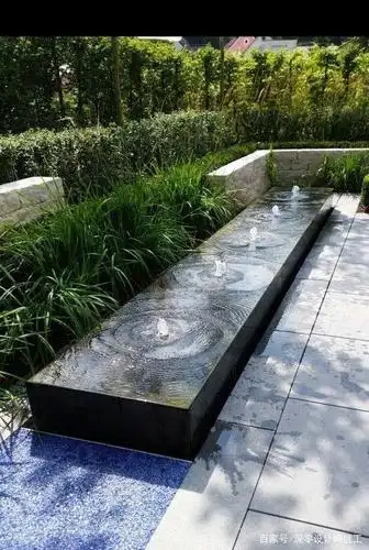 院子再小,也要有一处水景,水声清丽悦耳,是我向往的流水人家!