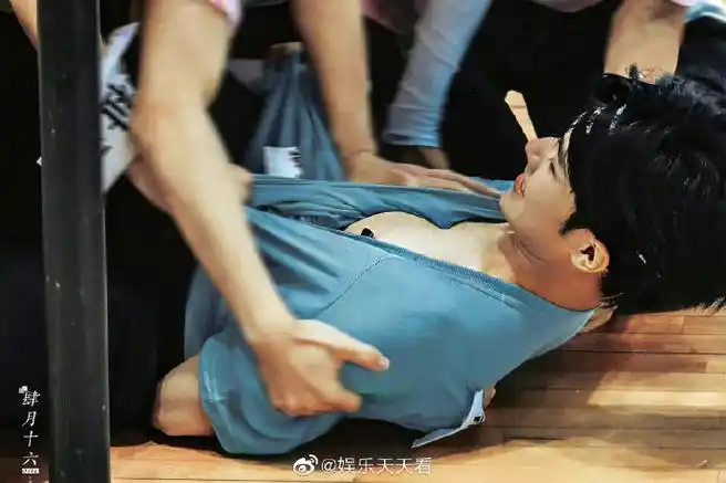 张真源腹肌##张真源ab线