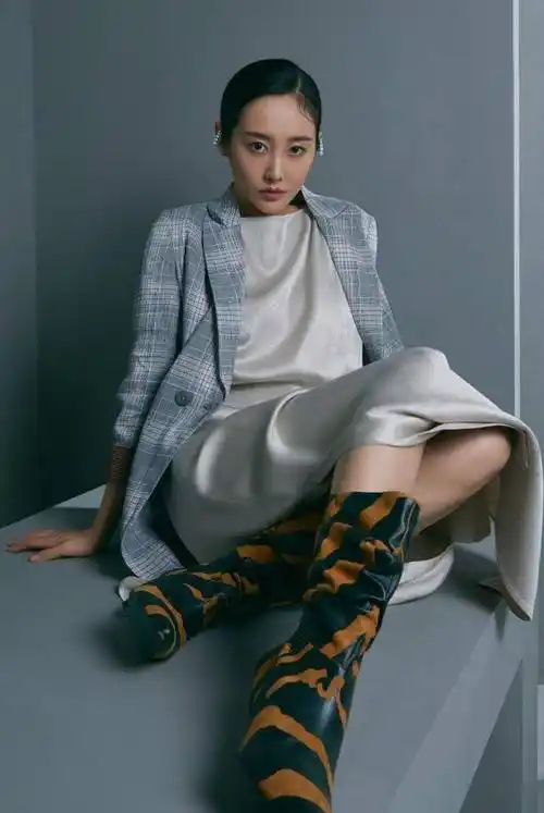 李纯征服感十足,这时尚身材太带劲了,组图写真