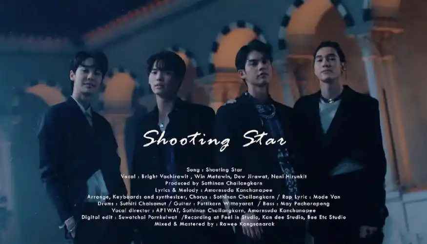 蹲23号f4演唱会的视频