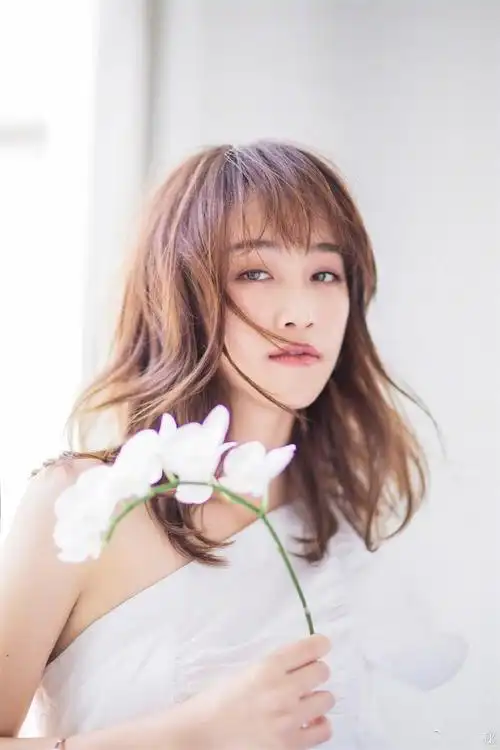 《外科风云》仁合小辣椒蓝盈莹穿这条高开叉牛仔裤,简直要逆天!