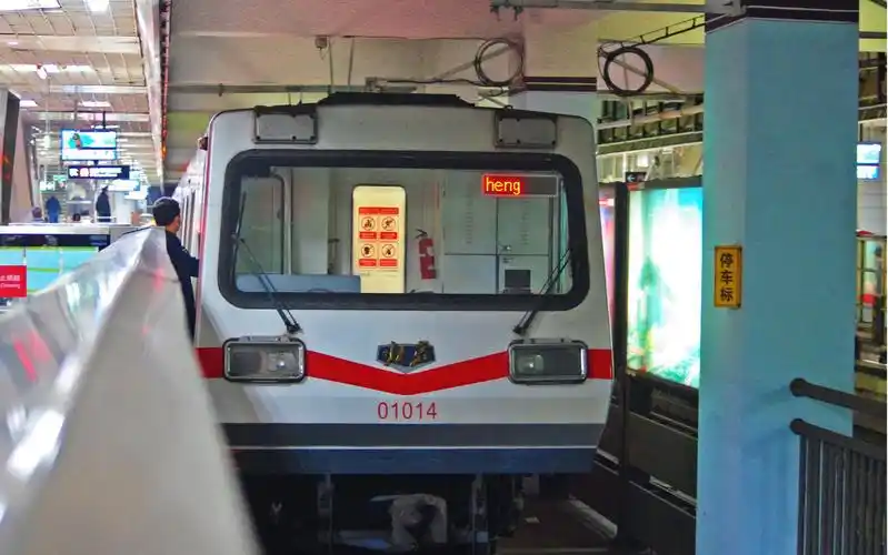 北京地铁〗dkz4型01014车古城车辆段入库