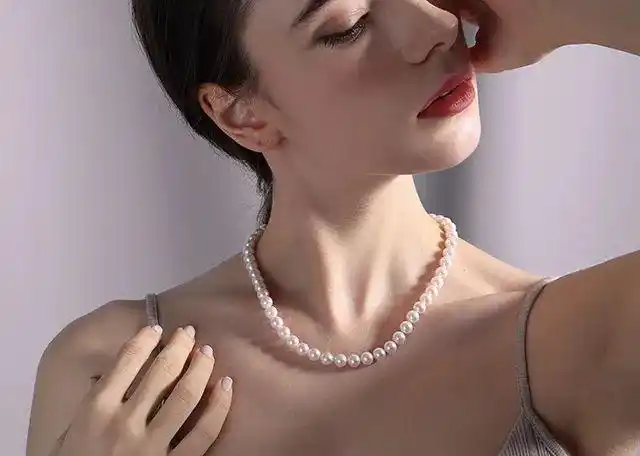 分享到 0 跟贴 一个女人的一生中,都值得拥有一串货真价实的珍珠项链