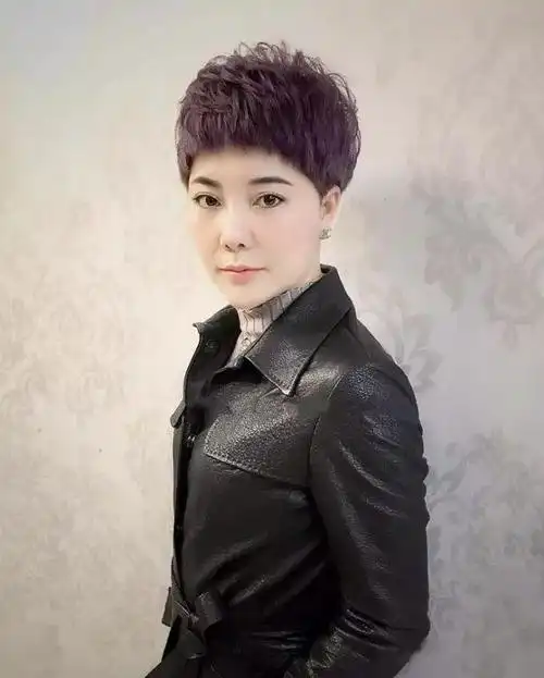 今年流行无鬓角短发