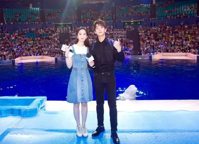 杨洋素颜合照##杨洋粉丝反黑澄清辟谣##杨洋身高