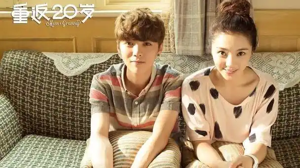 最近鹿晗在举办演唱会的途中,一个粉丝举着灯牌说让鹿晗帮忙介绍对象.