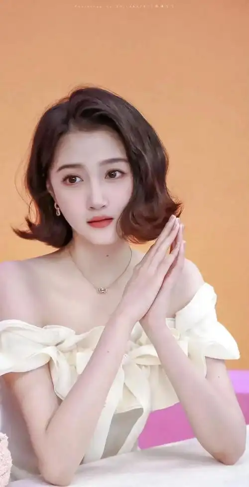 国民小花关晓彤最新直播造型图出炉啦彤姐美美哒