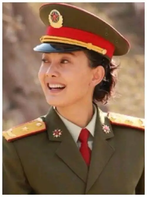 牛莉军装照如果牛莉不转行进入演艺娱乐圈的时候,说不定也是一位奥运