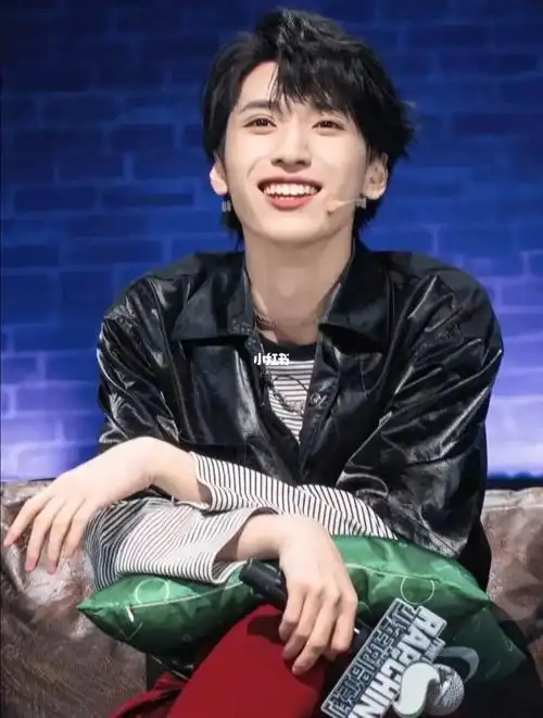 没什么好说的 怎么能这么可爱啊hxbb#严浩翔  #时代少年团严浩翔