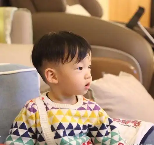 范玮琪晒娃照近千张!把网友当家人了.