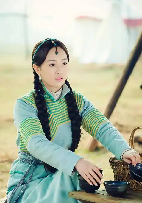 这次美妞唐艺昕的古装扮相却不尽如意,扮相有些失望,有些输给了张檬