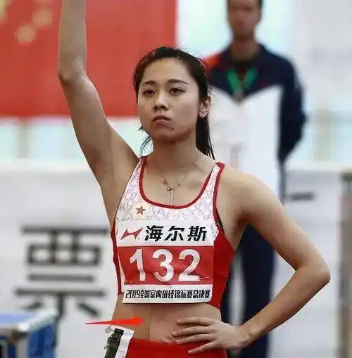 23岁中国短跑女神,因"精致纹身"走红,纹身部位惹争议_葛曼棋_加曼奇